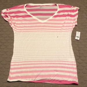 💟BNWT New York & Co t-shirt. Size small.